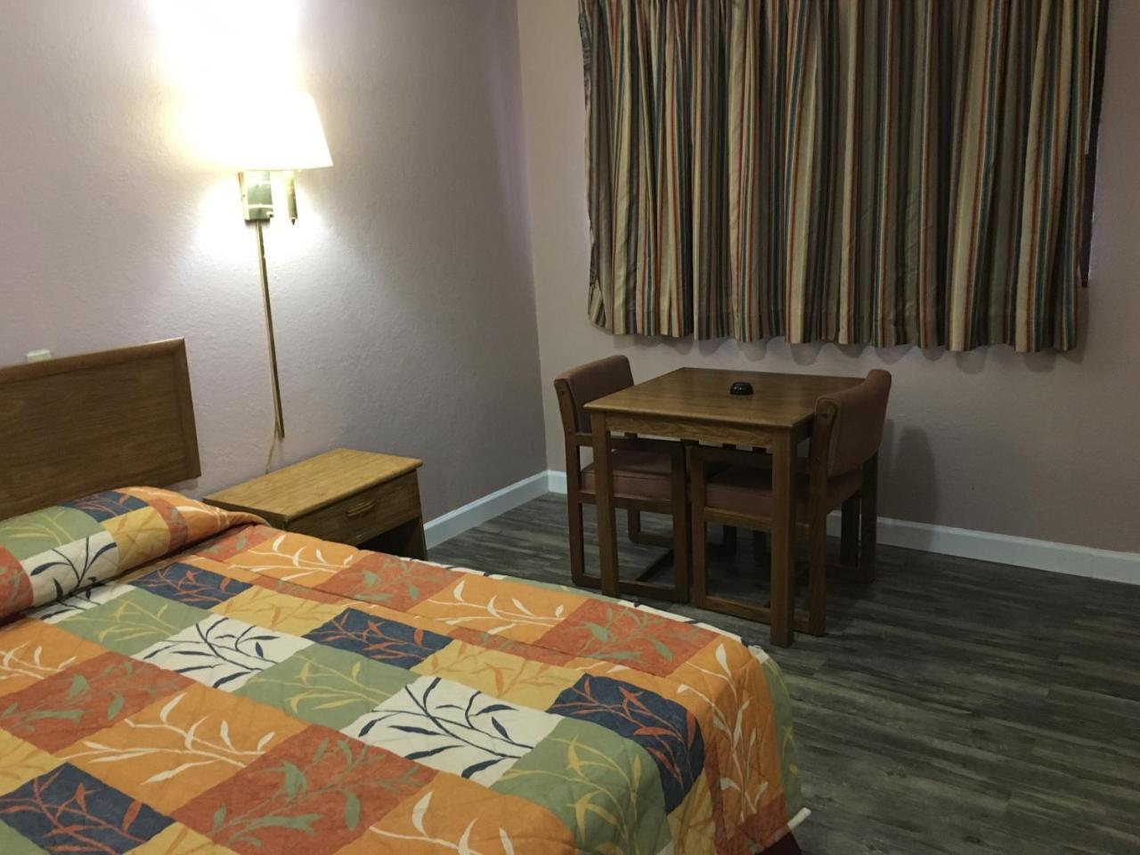 Finn'S Motel Saint James Екстер'єр фото