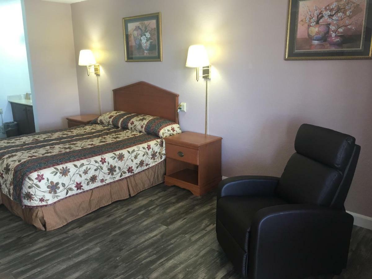 Finn'S Motel Saint James Екстер'єр фото