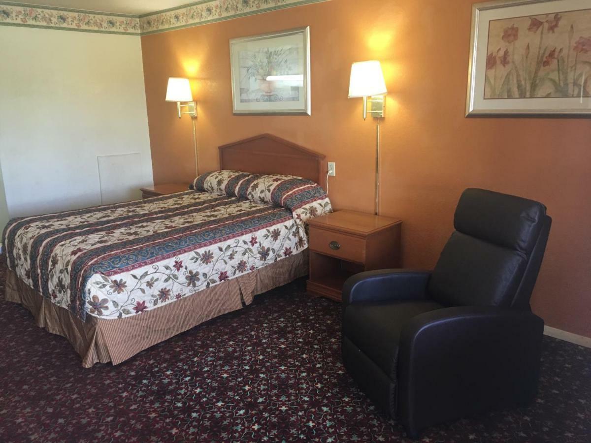 Finn'S Motel Saint James Екстер'єр фото